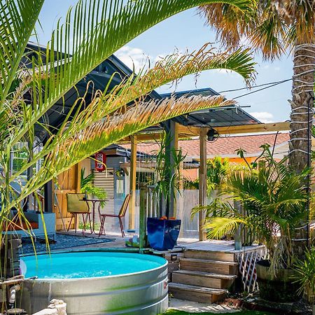 World Solo Travel'S Welcomed At St Pete Home São Petersburgo Exterior foto