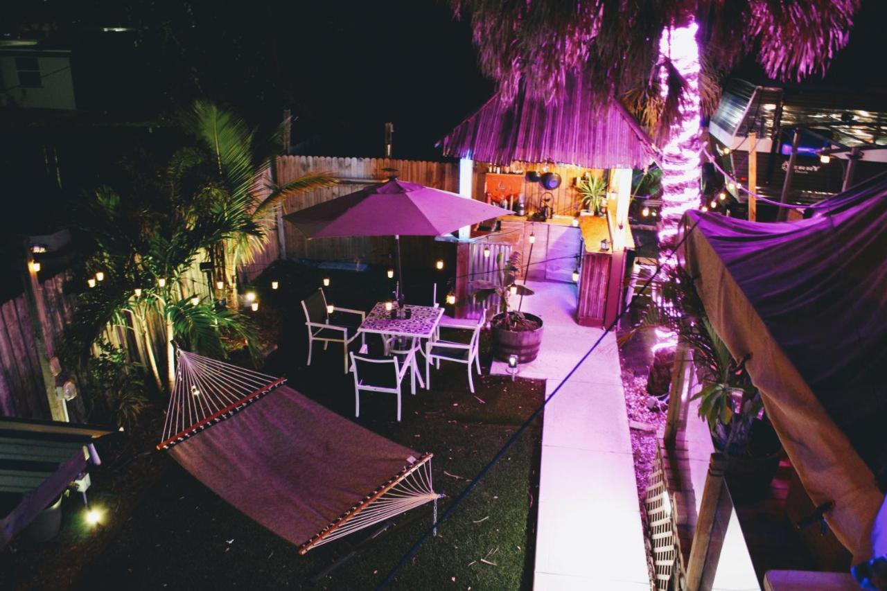 World Solo Travel'S Welcomed At St Pete Home São Petersburgo Exterior foto