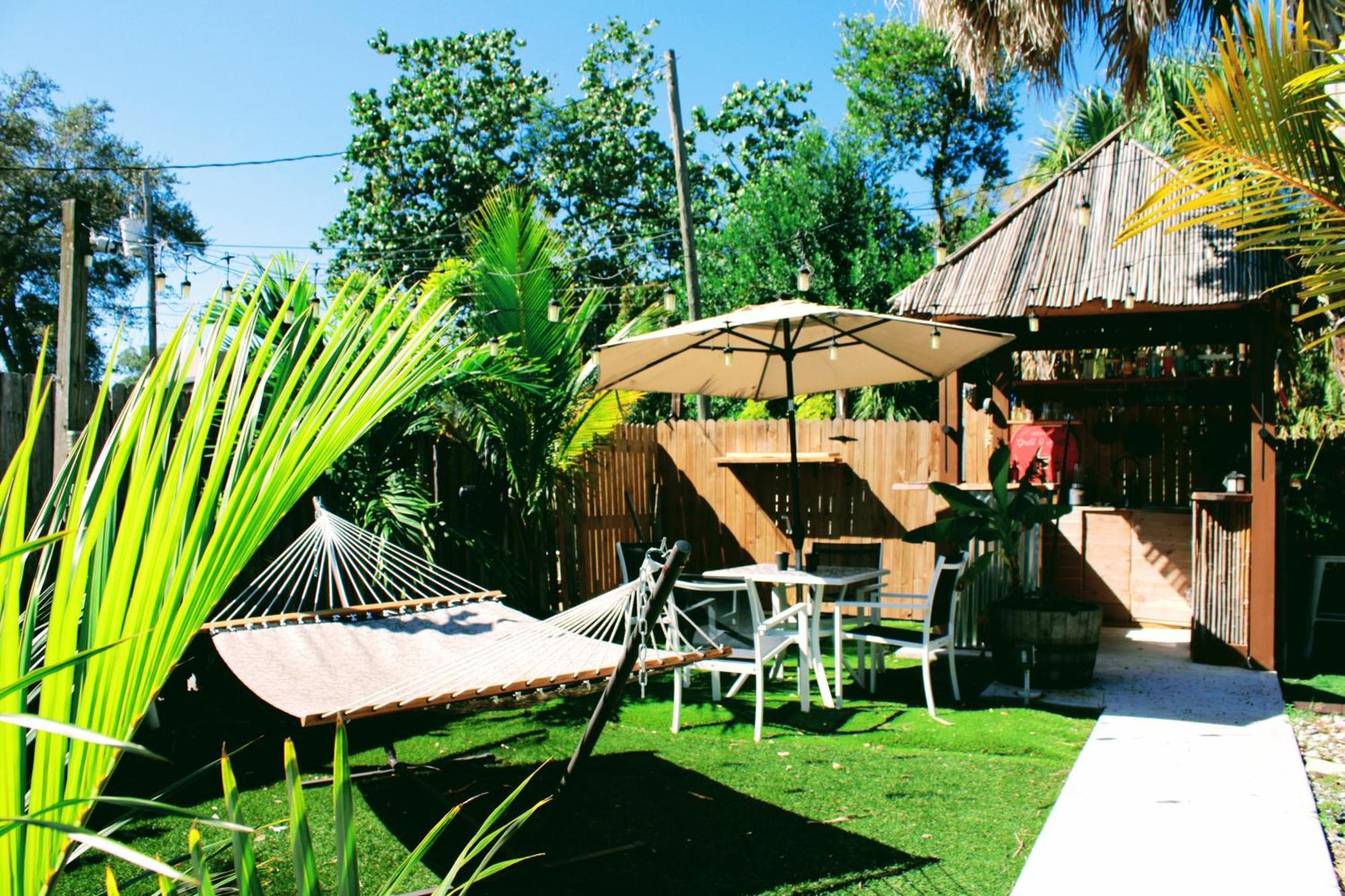 World Solo Travel'S Welcomed At St Pete Home São Petersburgo Exterior foto